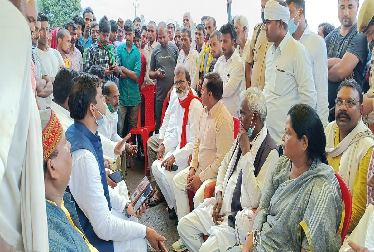 Couple murdered in Soraon: Funeral held amidst grief and anger