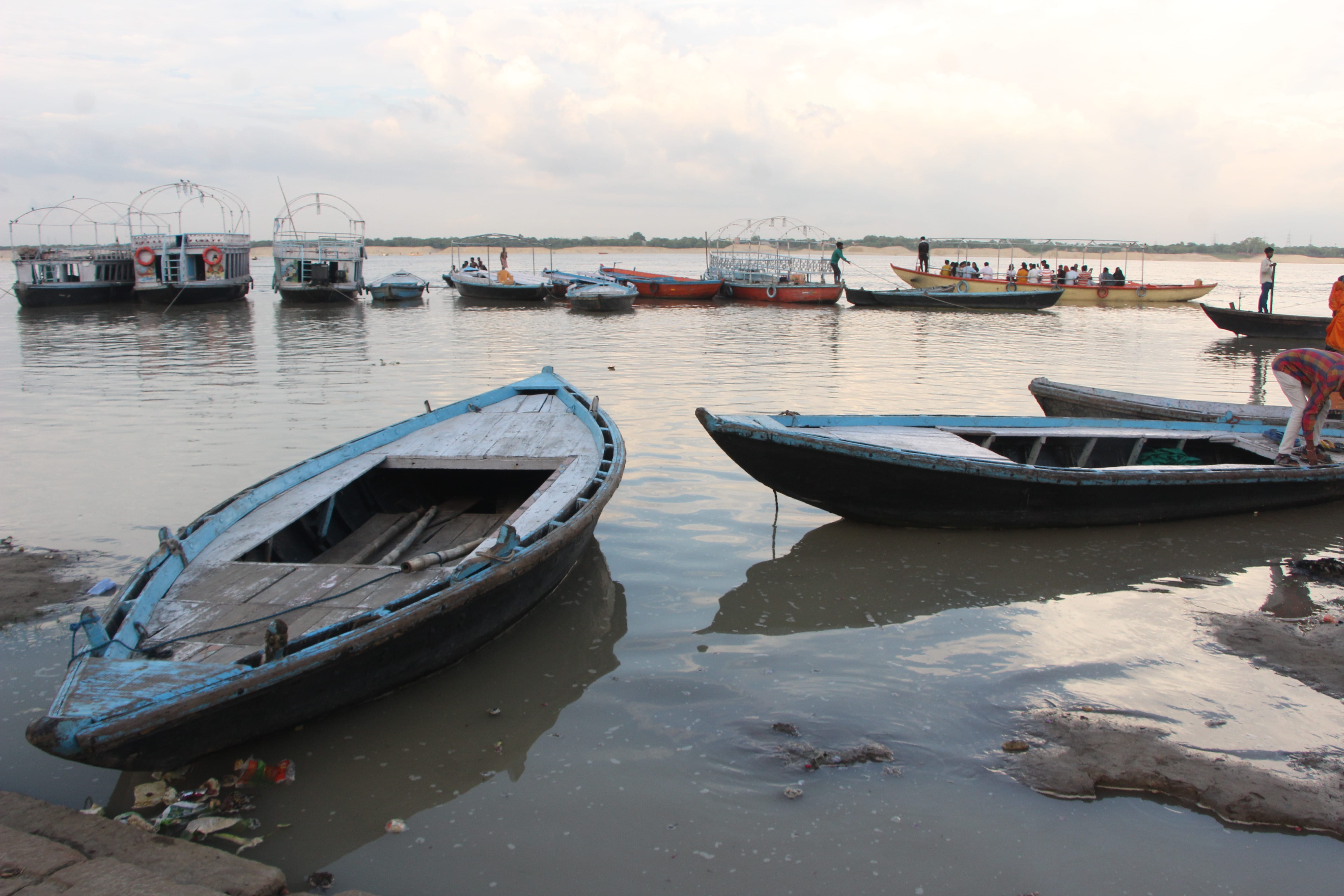 Varanasi ganga water level increasing three cm every hour ghats stairs started sinking