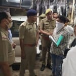 मेरठ के सोतीगंज में कार्रवाई करती पुलिस