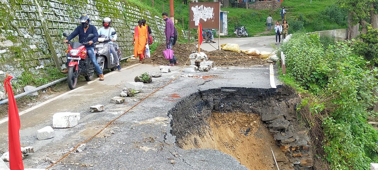 Motorway damaged near All India Radio, traffic will come to a standstill till August 8