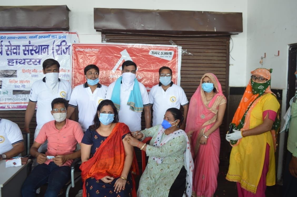 Hathras: Citizens came out of their homes to beat Corona, got vaccine