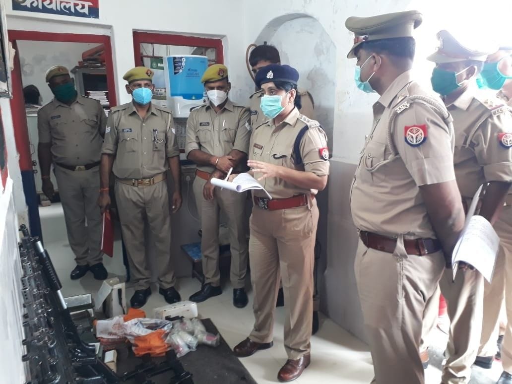 CO Railway inspected GRP police station, gave guidelines to the concerned