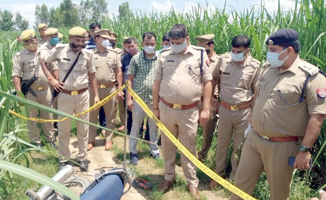 smugglers carrying meat of bovine animals encounter with police, two smugglers and a soldier were shot