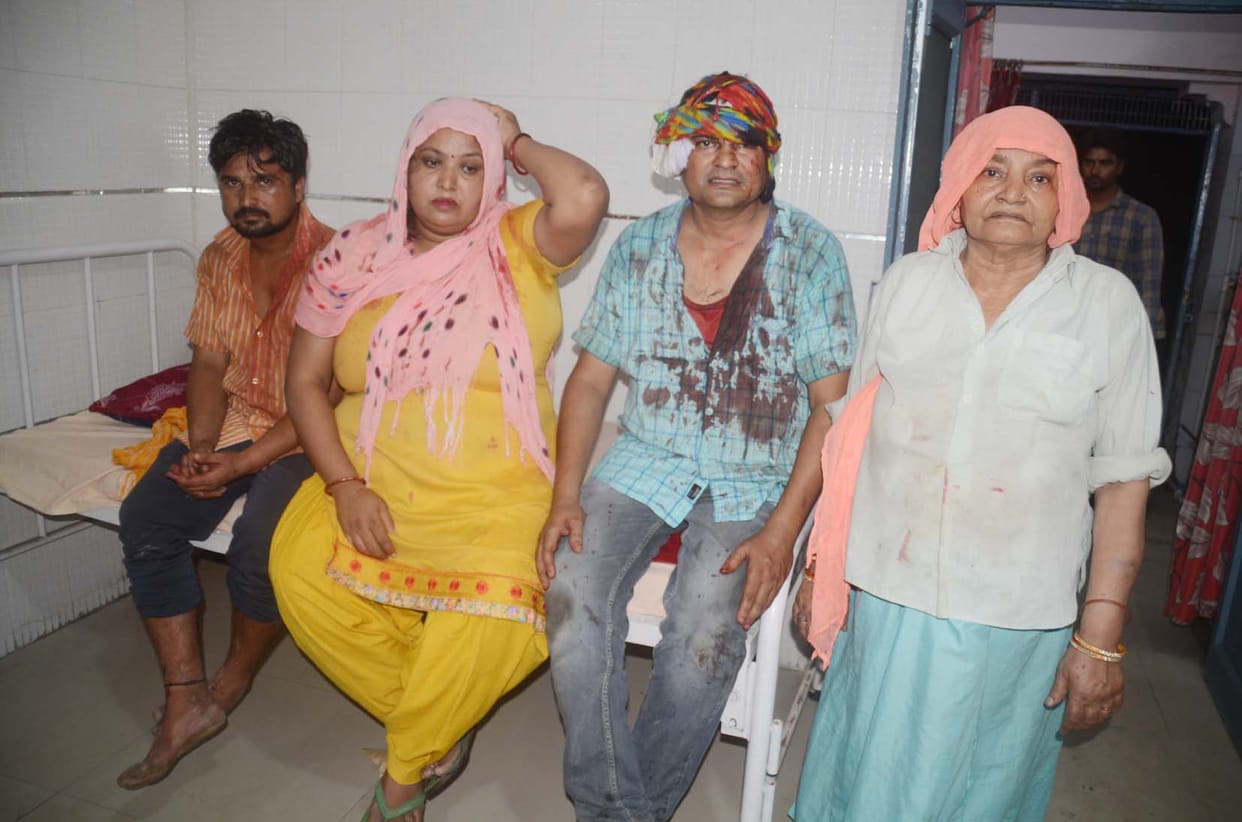 Stones pelted for borrowing money, nine injured