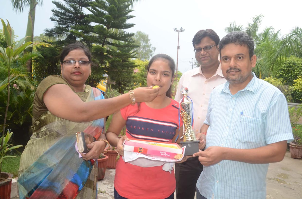 Ishika Gupta became district topper with 99.2% marks