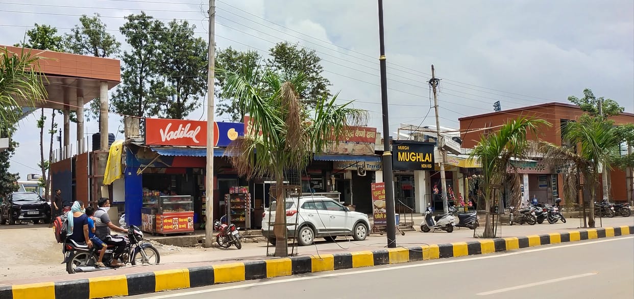 Glass wall will be built at the entrance of the stadium to get 9 shops vacated, process starts