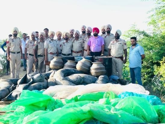 72000 liters of raw liquor caught from Satlujdariya