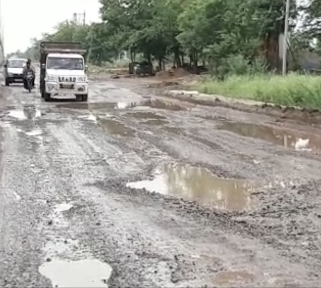 Problems due to waterlogging, accidents are happening every day