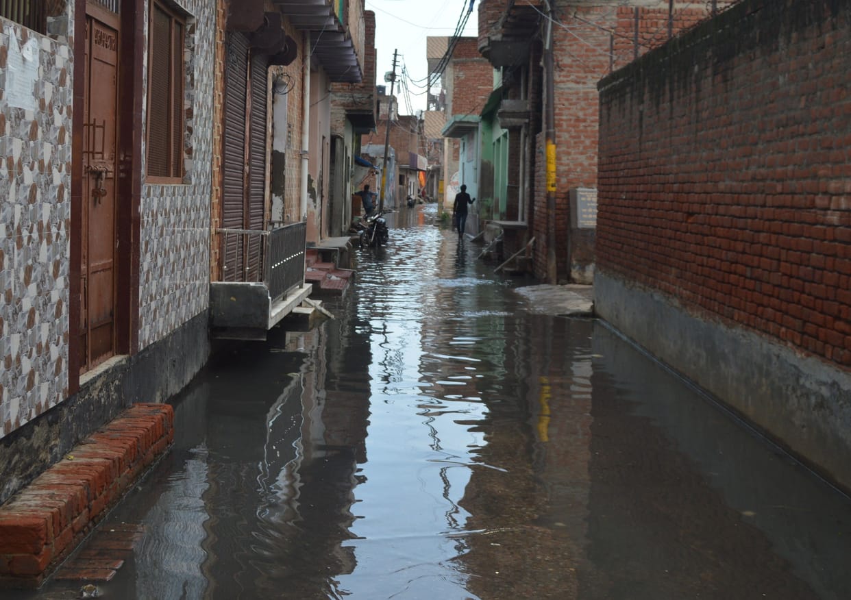 Hathras: Rain caused waterlogging in many places in the city