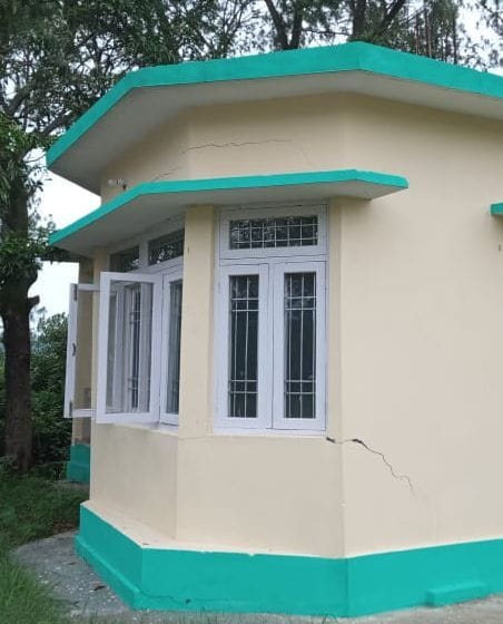 crack on newly constructed building
