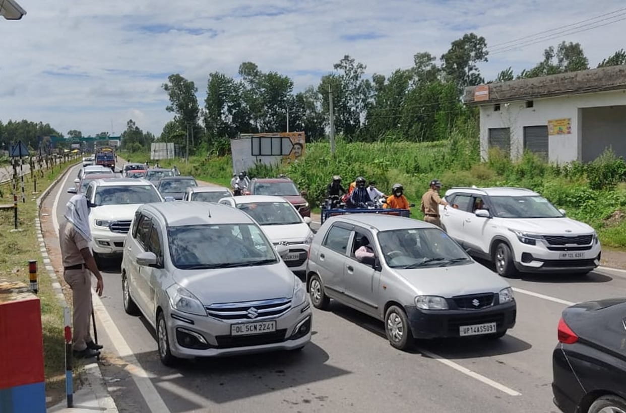 uttarakhand news: traffic jam on weekend and raksha bandhan holiday