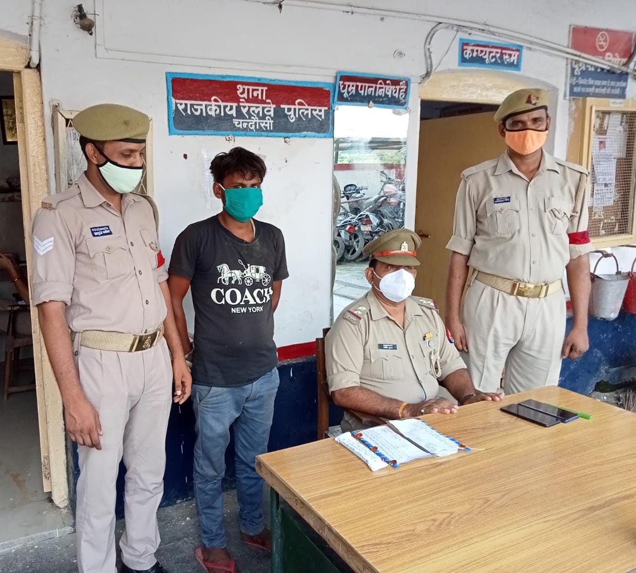 GRP soldiers caught mobile thief