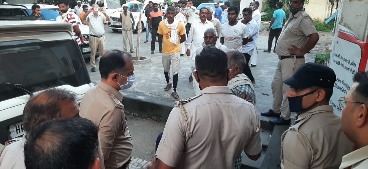 Villagers protested by keeping the body of the young man in the police station, Yamunanagar