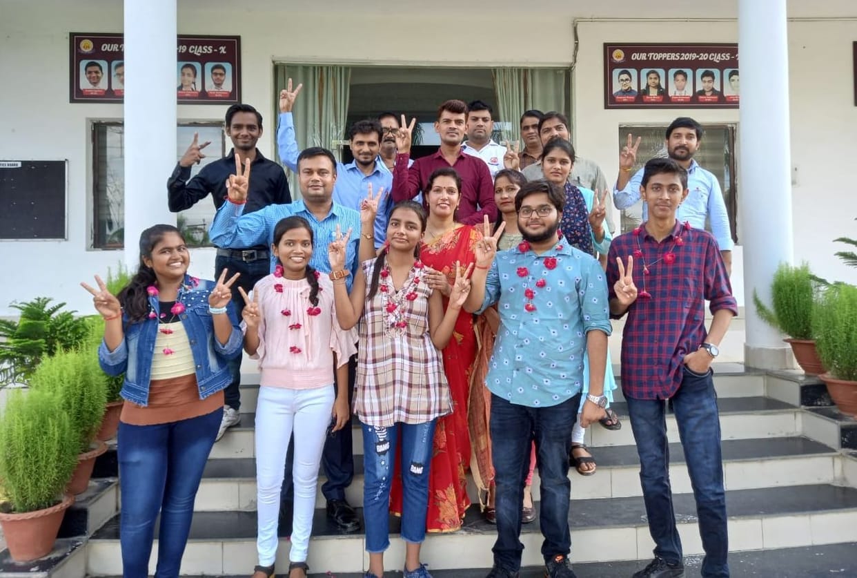 Harsh of Kaushambi Presidency School Bharwari waved the flag