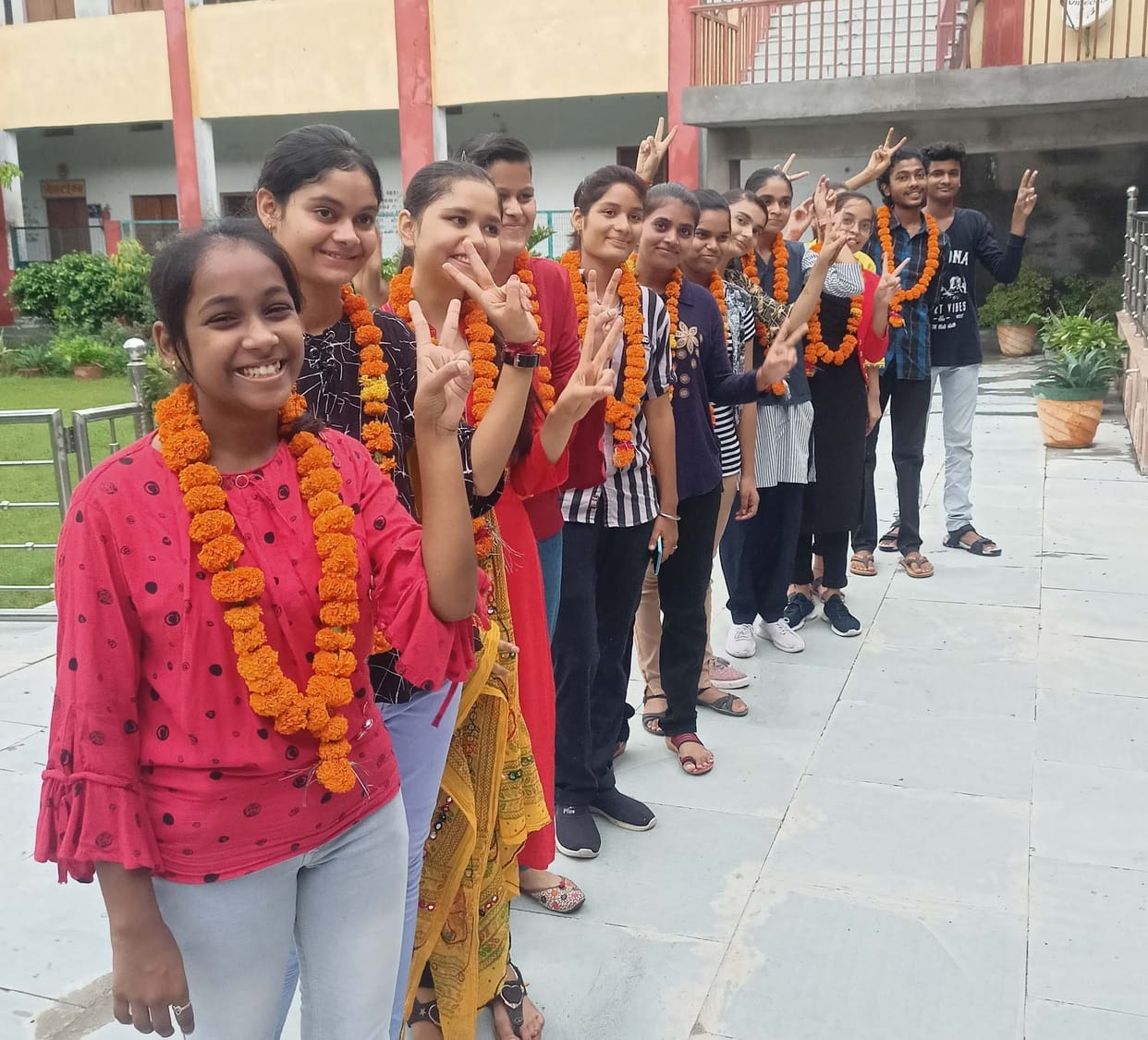 girl student showed talent in up board  result