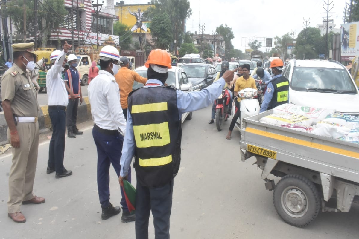 more than one lakh vehicles are dead in Meerut city, ten to fifteen years old vehicles are banned in NCR on the orders of NGT