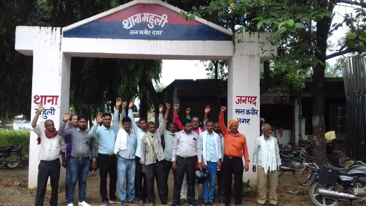 elctric workers protested