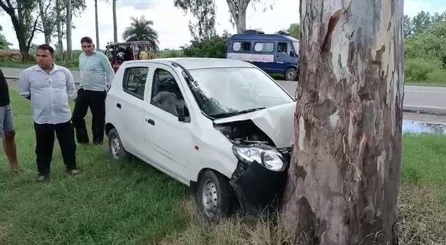 Uncontrolled car collided with tree, farmer died