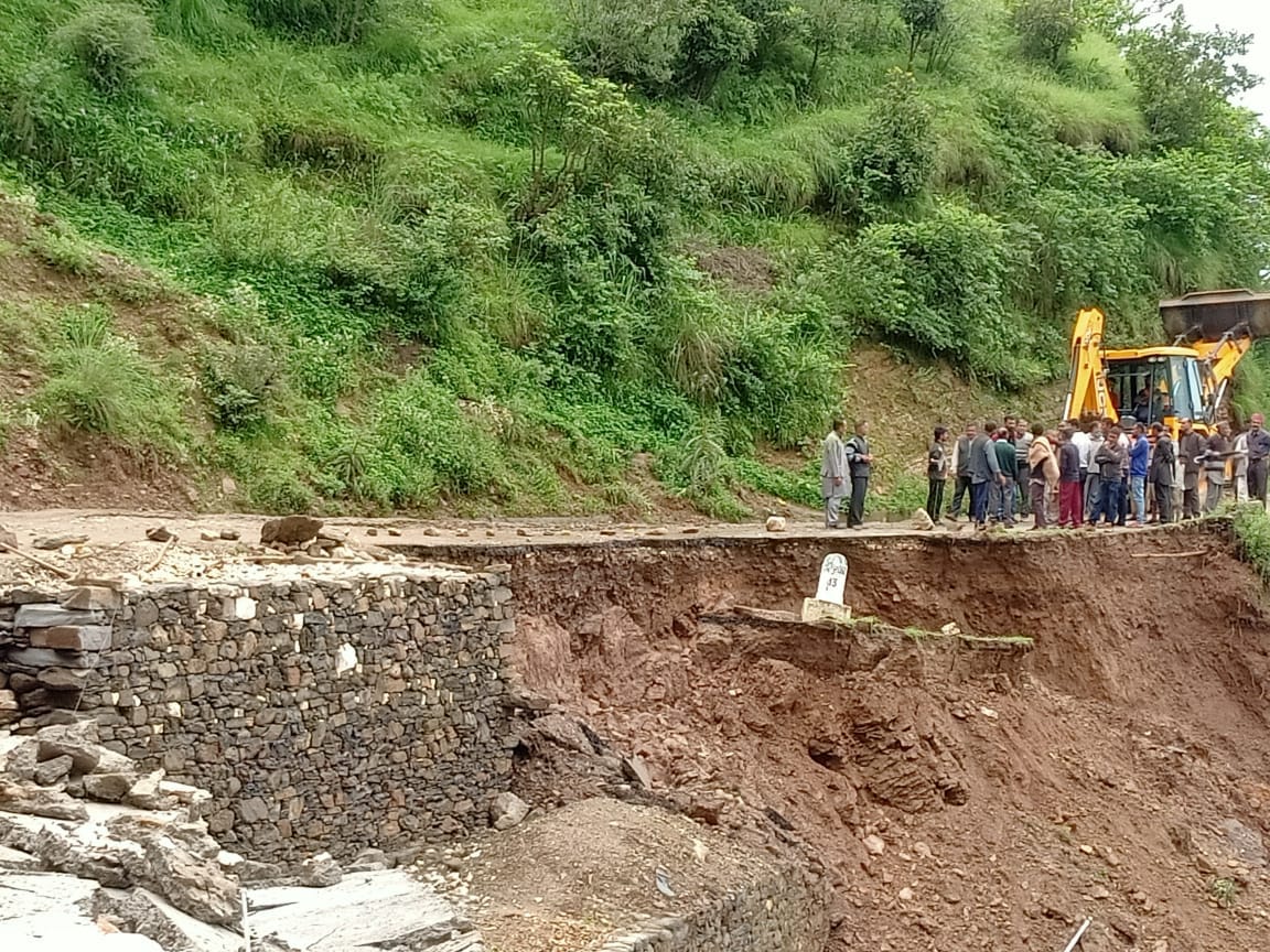 six road block in sirmaur
