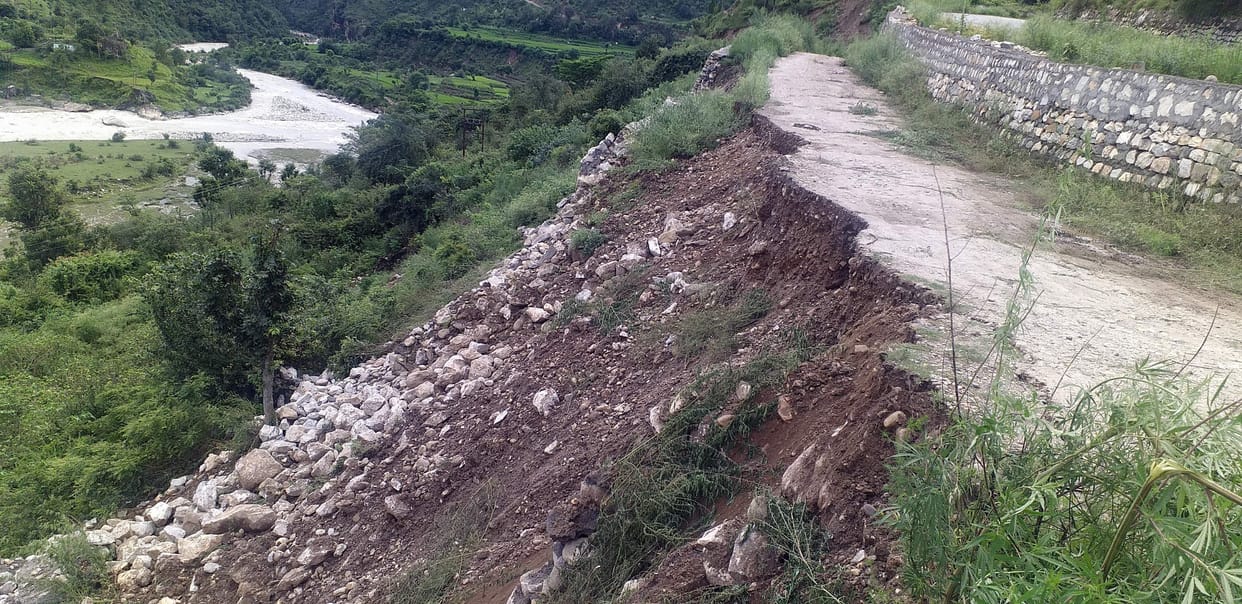 The security wall collapsed within a year and a half