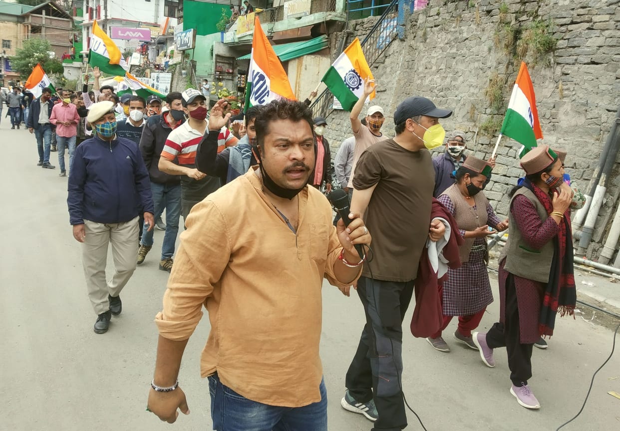 company employee protest in reckangpeo for release pending salary