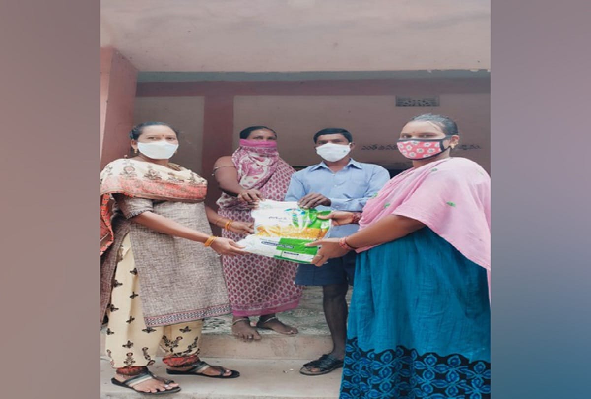 Andhra pradesh female teacher practices organic farming on her land with only female workers