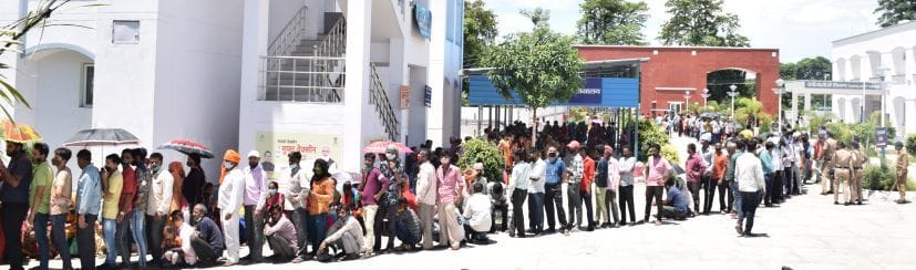 People rush for vaccination