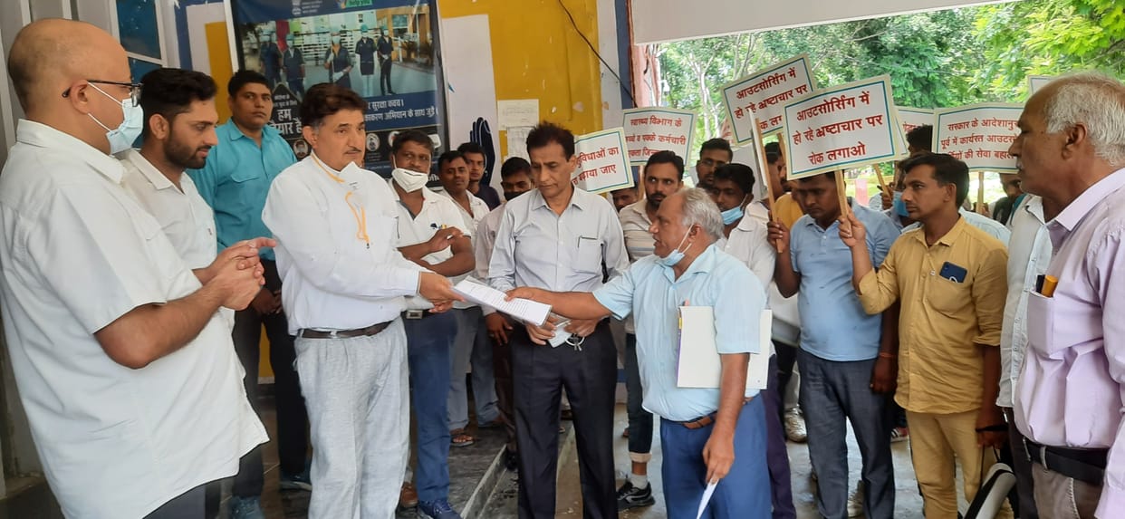 Employees again opened front against outsourced agency