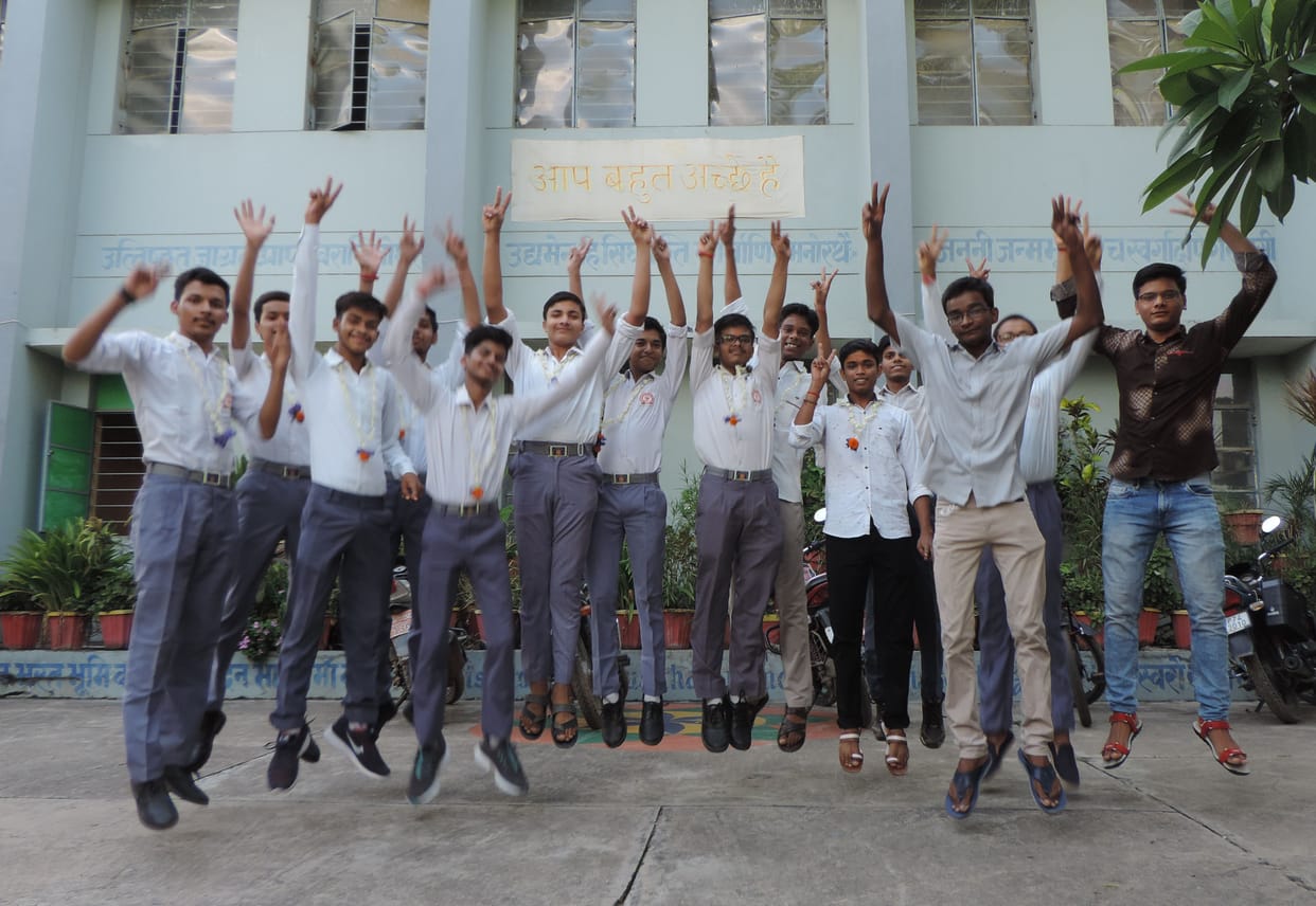 medhaaviyon ka baja danka, bina pareeksha khoob pae nambar