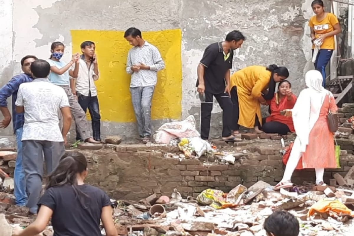 Baghpat News: Woman's attempt to commit suicide in protest against eviction of land