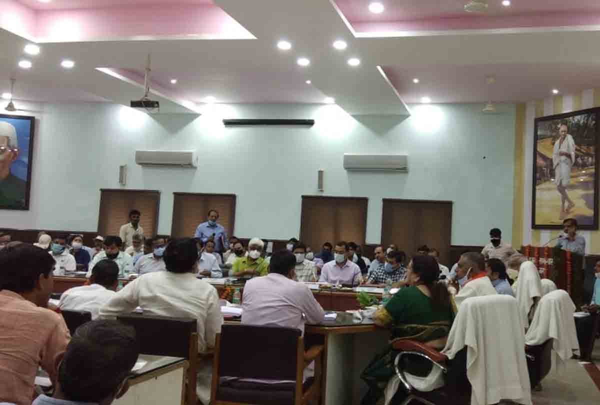 Kanpur: MP Bhole furious at Disha's meeting, said NHAI should be tried for murder