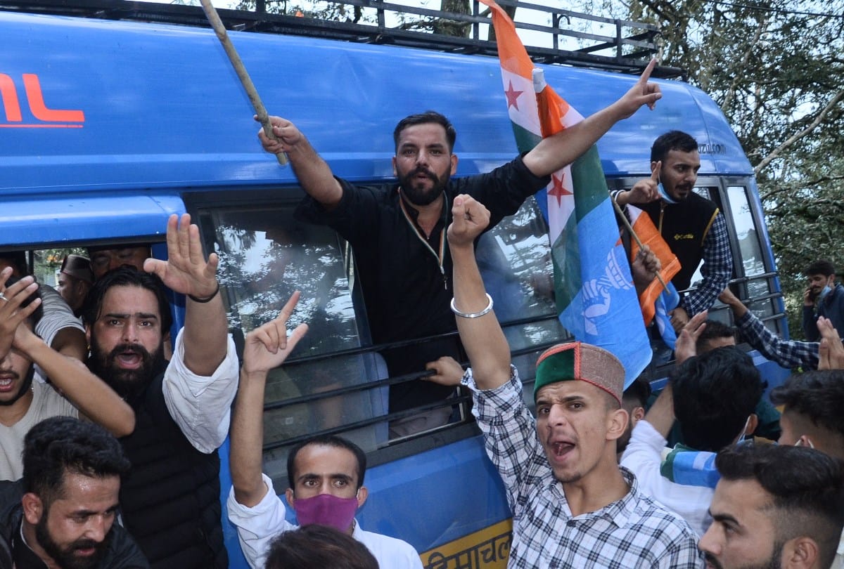 NSUI workers protest outside VC ofiice Hpu Shimla