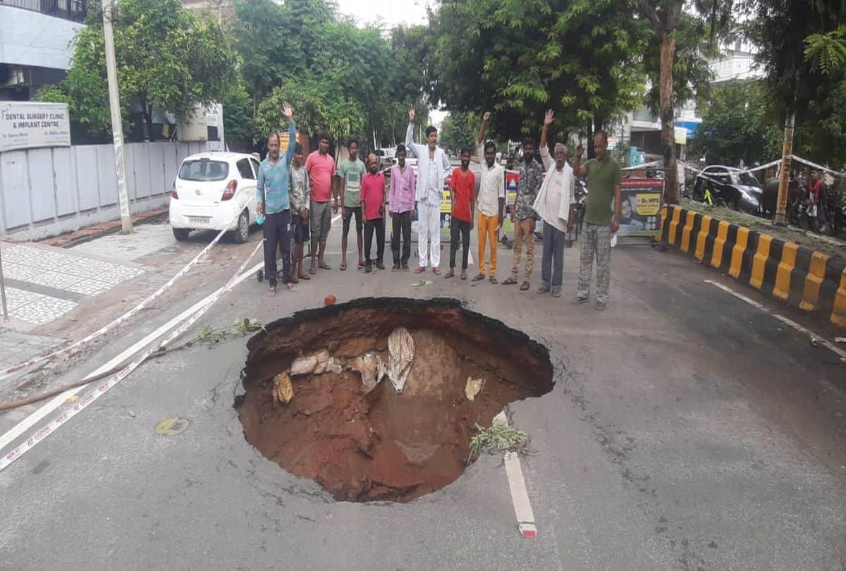 potholes on the roads after soil collapsed in agra