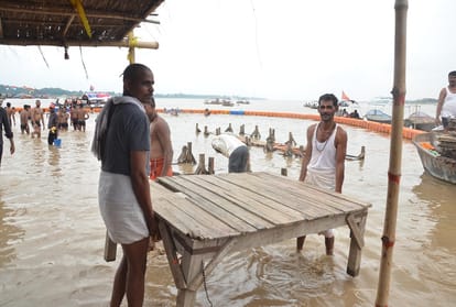 Ganga in Chhatnag is five and a half cm and in Naini Yamuna water level is rising at the speed of 10 cm per hour