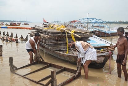 Ganga in Chhatnag is five and a half cm and in Naini Yamuna water level is rising at the speed of 10 cm per hour