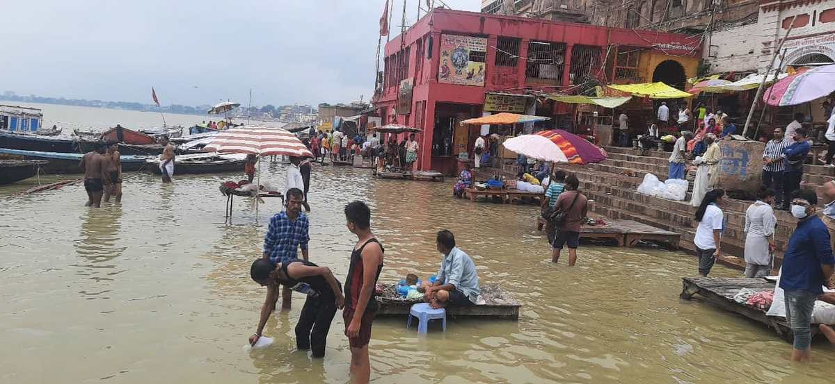 Varanasi ganga water level increasing three cm every hour ghats stairs started sinking