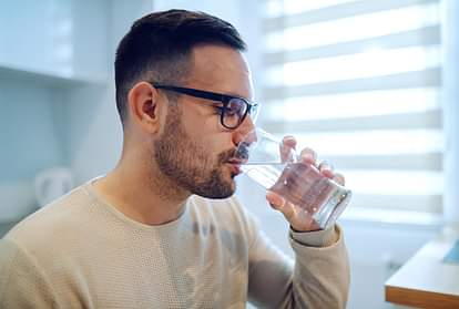 What Health Conditions Cause Excessive Thirst in Hindi, polydipsia symptoms in hindi