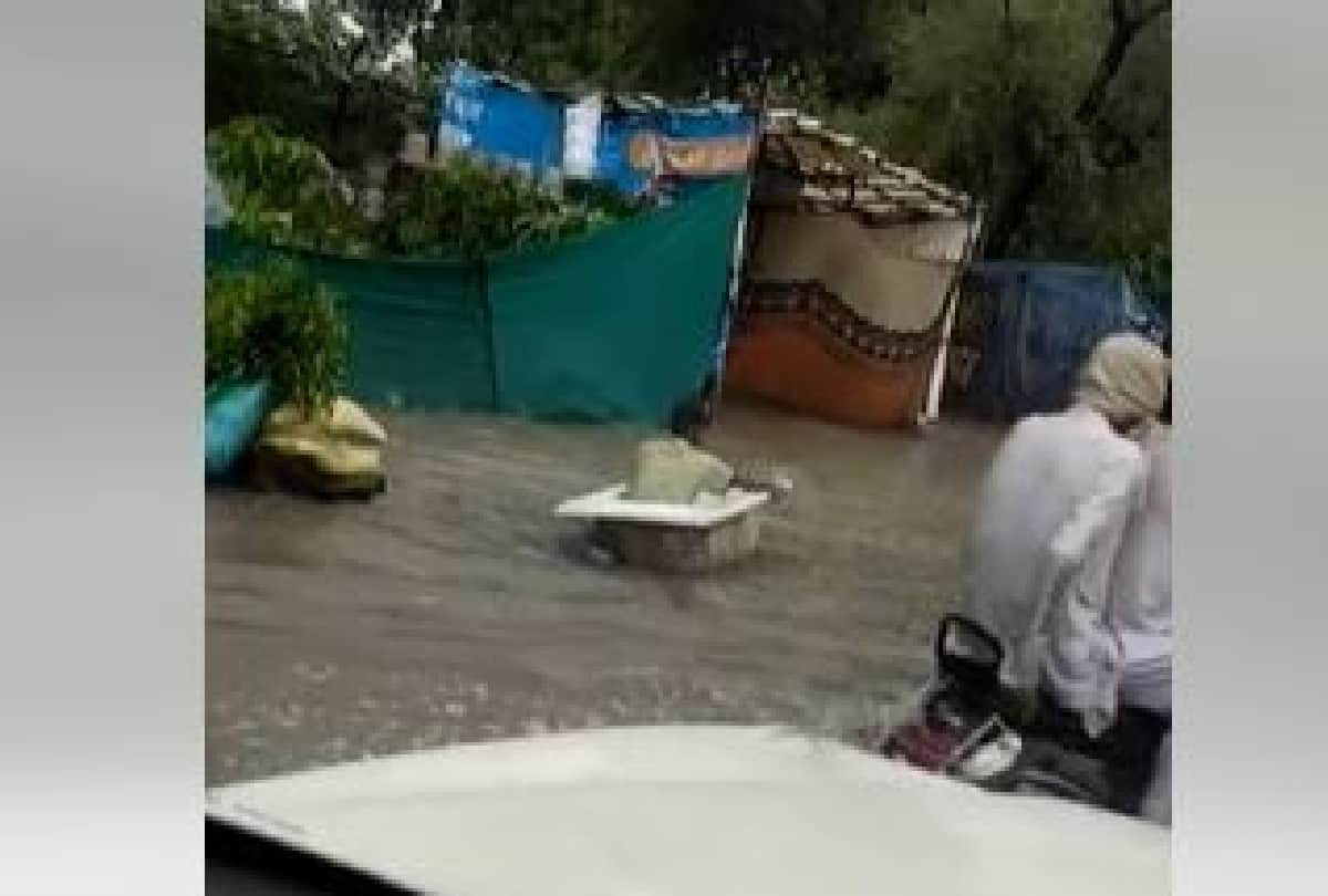 people facing troubles due to waterlogging during rain in agra