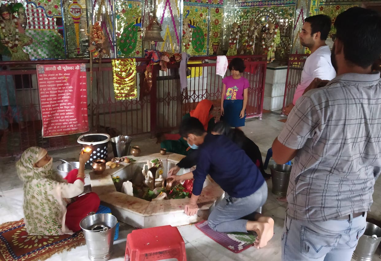 Devotees reach Bhuteshwar temple in Shravan month