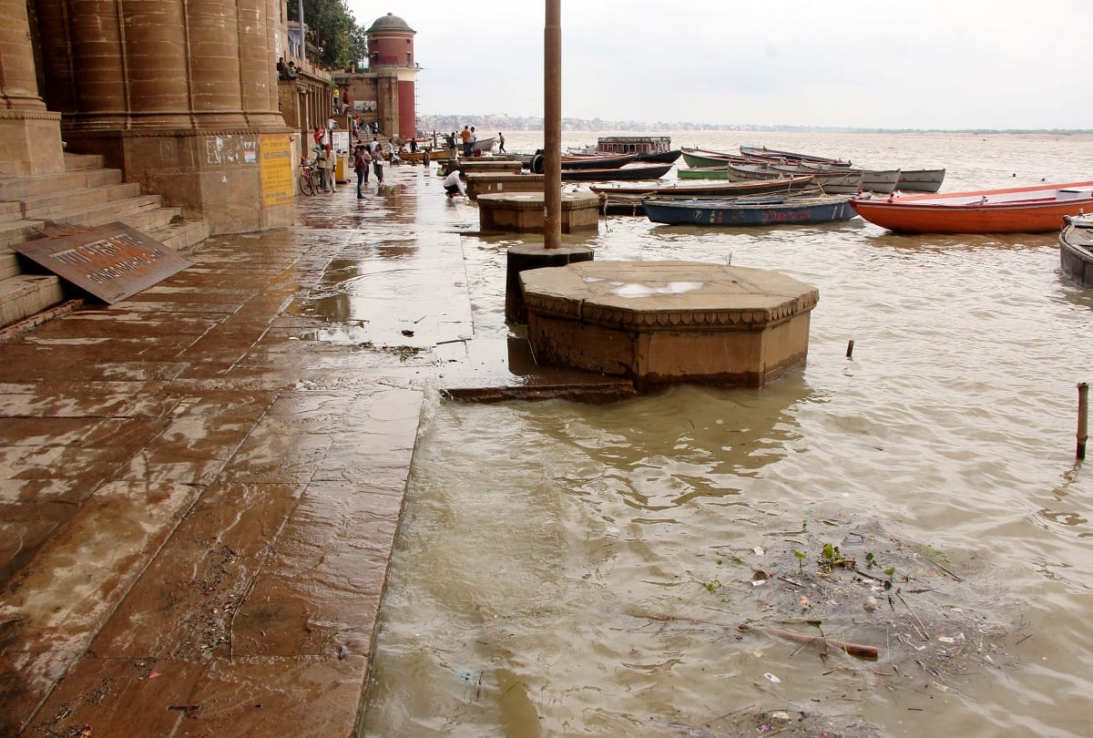 ganga water level continuously increasing in varanasi ghat lost contact and also changed venue of world famous ganga arti  see pictures