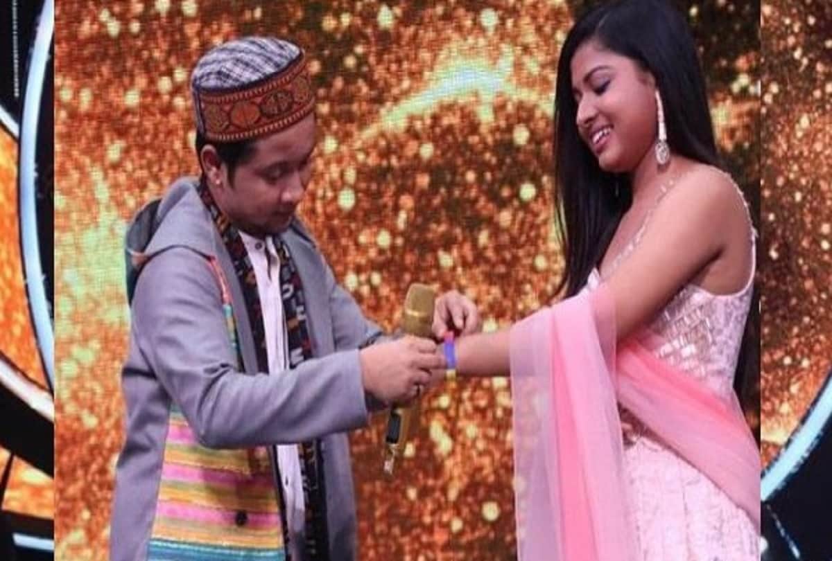 Indian Idol 12 Fans appreciate Pawandeep Rajan for not putting his hand around Arunita Kanjilal waist while dancing