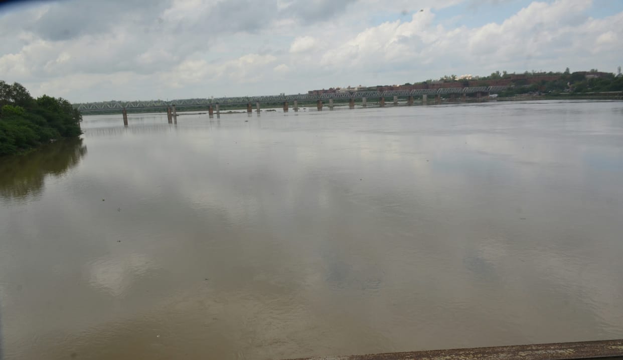 Water reached Yamuna from Hathnikund, 487.1 feet water level