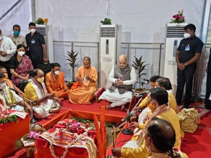 Home Minister amit shah in varanasi updates today visit kashi Vishwanath mandir overview vishwanath corridor cm yogi also present