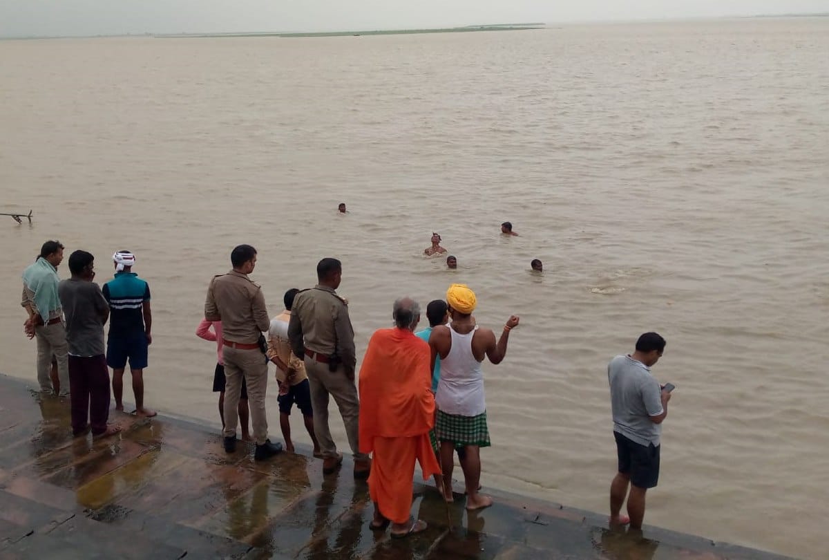 Three hot drowned in Sarayu in Ayodhya.