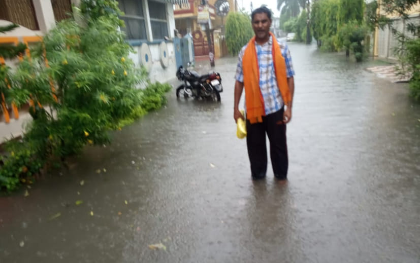 Many roads of the city became ponds due to rain
