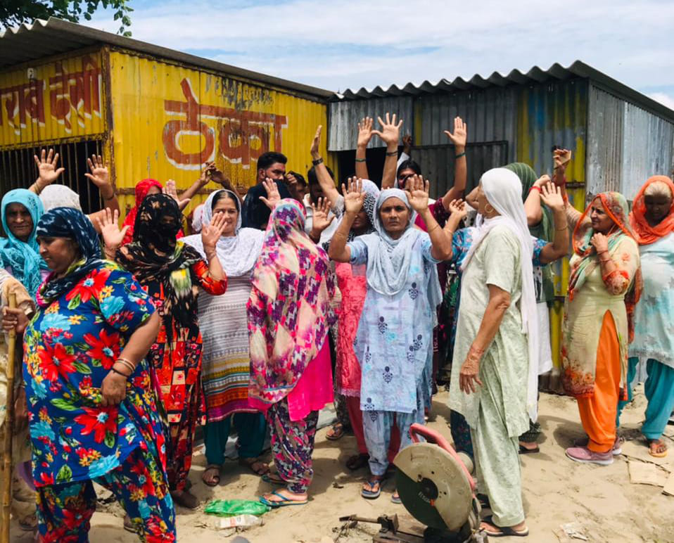 Women raised slogans on liquor contracts, Yamunanagar