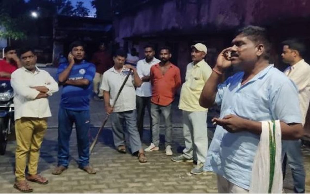 bike riding criminals opened fire on Safai Nayak in jaunpur he narrowly saved his life