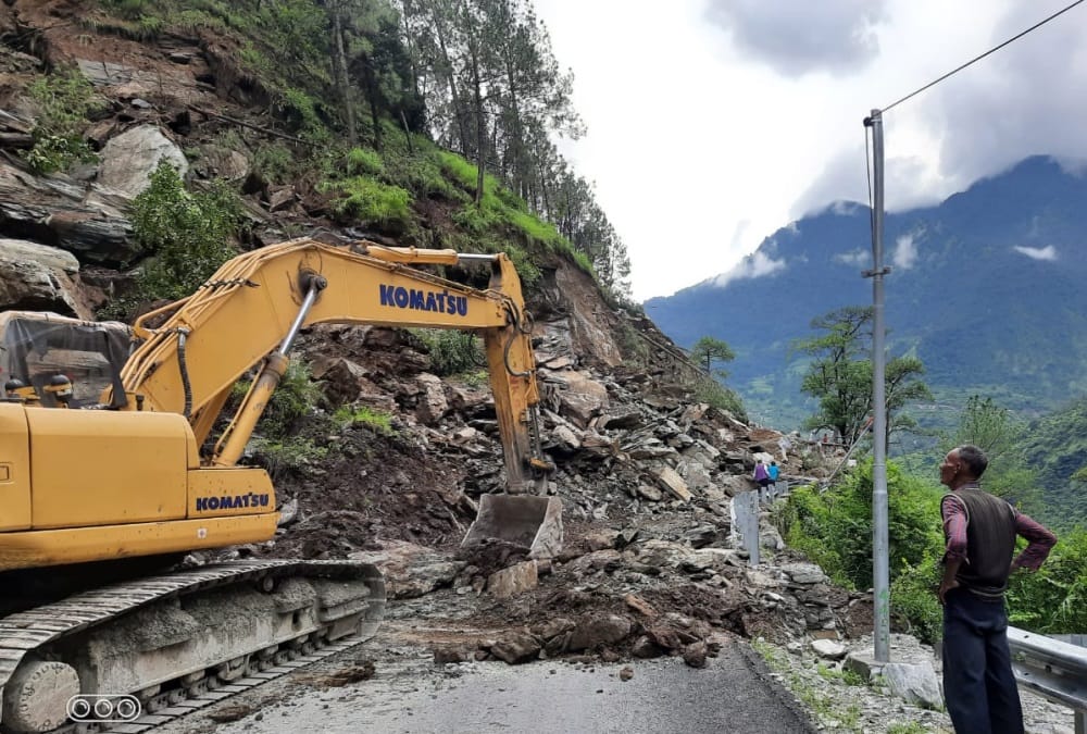 Uttarakhand News: All weather road Blocked and Break in every season