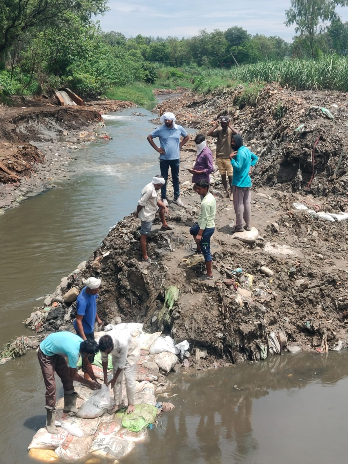 The construction work of the broken embankment started, Yamunanagar