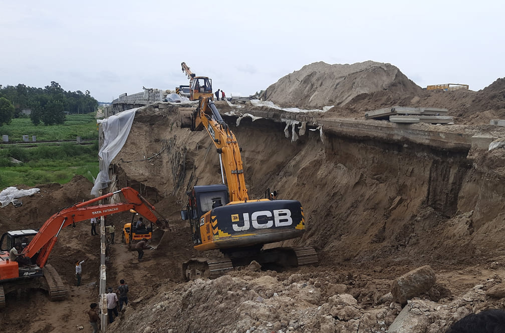 Hall a bypass... wall cracked, road collapsed